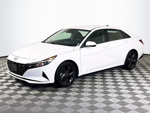 Used 2021 Hyundai Elantra SEL w/ Cargo Package FWD image 4