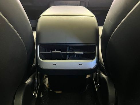 Used 2023 Tesla Model 3 Standard Range image 9