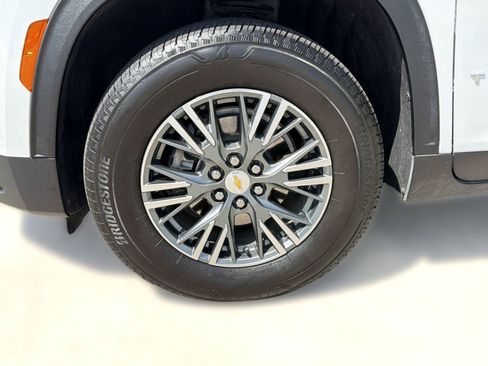 Certified 2024 Chevrolet Traverse LT FWD image 11