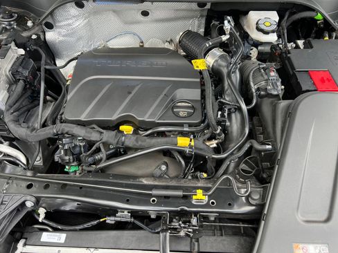 Used 2025 Buick Envista Sport Touring image 28