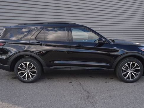 New 2026 Ford Explorer ST-Line image 2