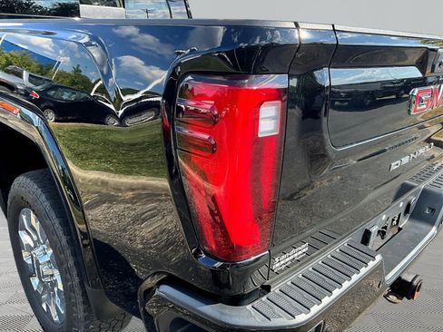 Used 2024 GMC Sierra 2500 Denali w/ Technology Package AWD/4WD image 24