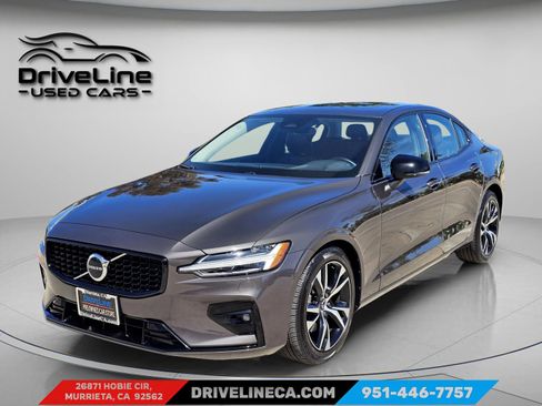Used 2025 Volvo S60 B5 Core image 1