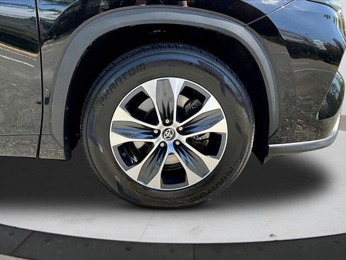 Used 2022 Toyota Highlander XLE image 34