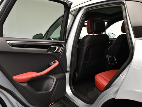 Certified 2026 Porsche Macan AWD/4WD image 43