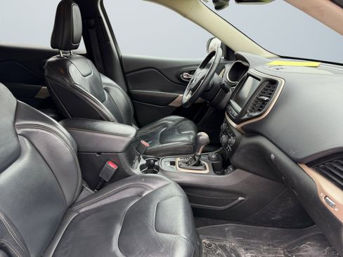 Used 2018 Jeep Cherokee Limited w/ Technology Group image 17