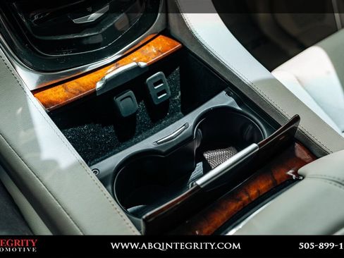 Used 2016 Cadillac Escalade Luxury AWD/4WD image 38