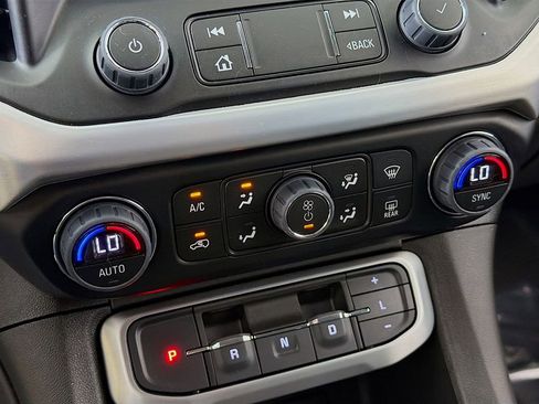 Used 2023 GMC Acadia SLE w/ Driver Convenience Package image 34