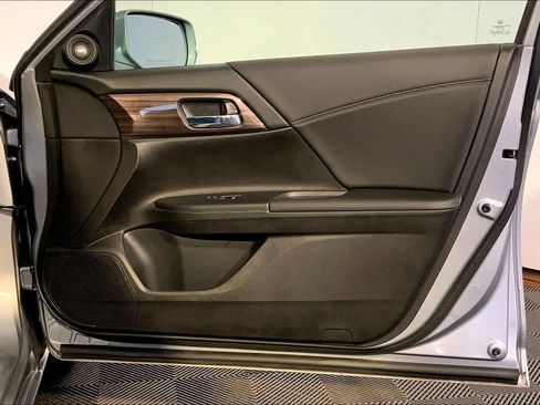 Used 2017 Honda Accord EX-L image 26