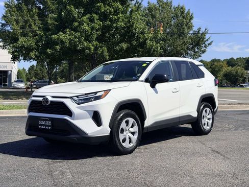 Used 2025 Toyota RAV4 LE FWD image 5