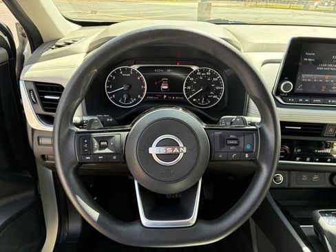 Certified 2023 Nissan Rogue SV FWD image 12