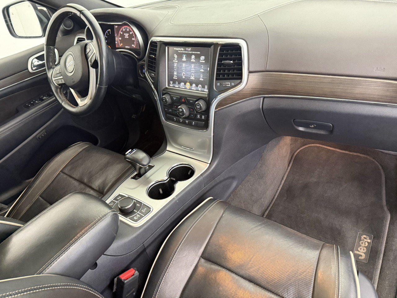 Used 2014 Jeep Grand Cherokee Overland w/ Advanced Technology Group AWD/4WD image 11