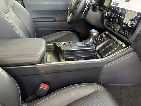 Certified 2024 Lexus GX 550 w/ Accessory Package (Z1) AWD/4WD image 21