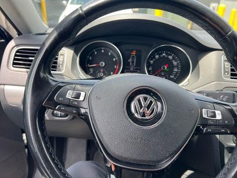 Used 2017 Volkswagen Jetta SE FWD image 10