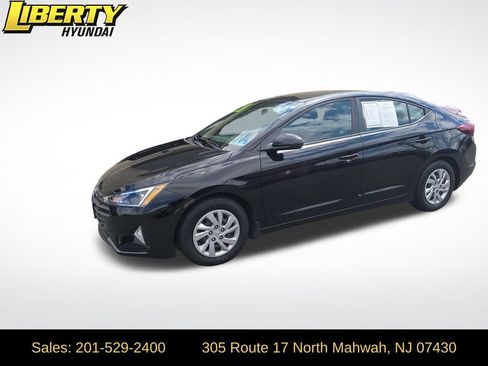 Used 2020 Hyundai Elantra SE w/ Winter Weather Package FWD image 1