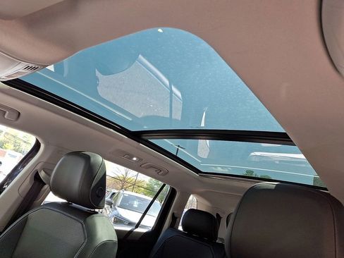 Certified 2023 Volkswagen Tiguan SE FWD image 14