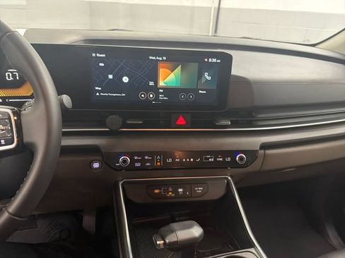 Used 2026 Kia Carnival EX FWD image 18