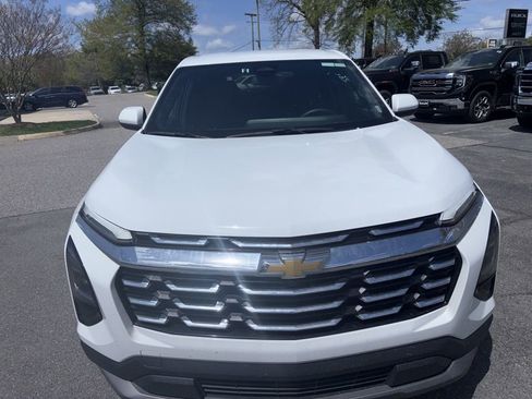 Used 2025 Chevrolet Equinox LT image 3