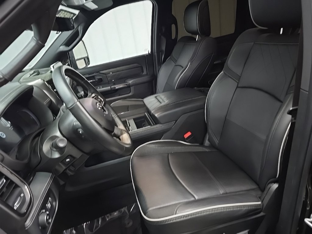Used 2025 RAM 3500 Limited AWD/4WD image 29
