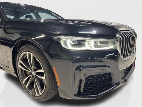 Used 2022 BMW 750i xDrive w/ M Sport Package image 3