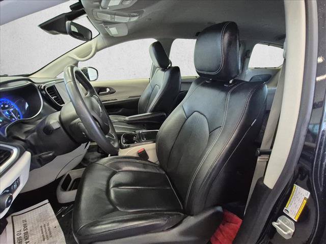 Used 2022 Chrysler Pacifica Touring-L FWD image 15