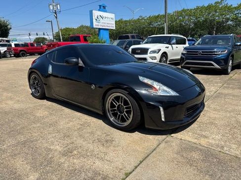 Used 2014 Nissan 370Z Coupe RWD image 3