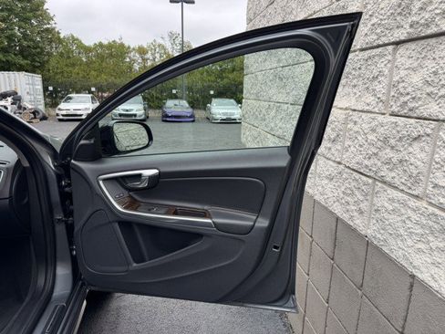 Used 2016 Volvo S60 T5 Cross Country Platinum image 31