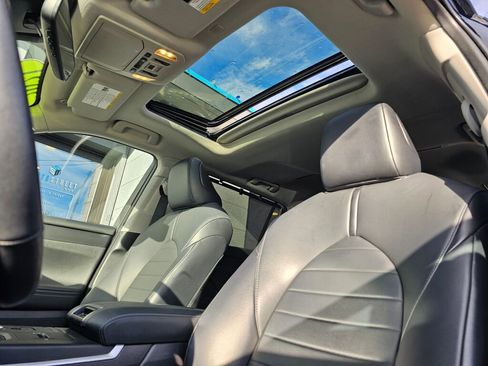 Used 2021 Toyota Highlander XLE image 22