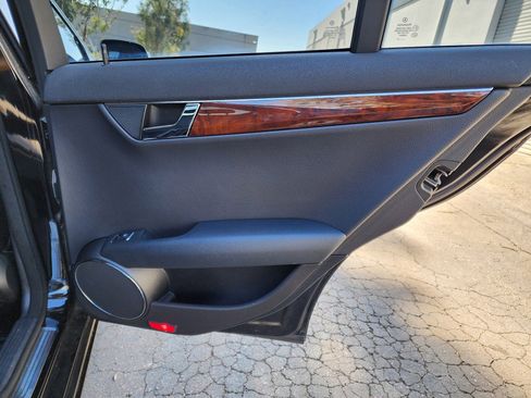 Used 2009 Mercedes-Benz C 300 Sedan image 23