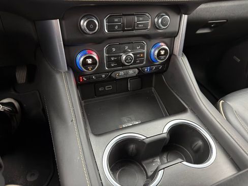 Used 2024 GMC Yukon SLT image 7
