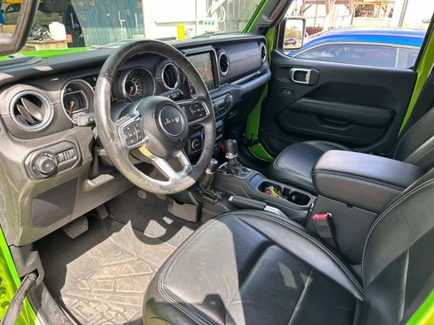 Used 2018 Jeep Wrangler Unlimited Sahara image 15