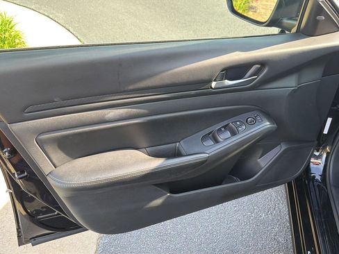 Used 2024 Nissan Altima 2.5 SV FWD image 15