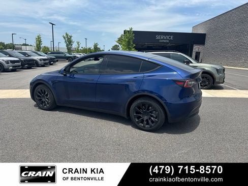 Used 2022 Tesla Model Y Long Range AWD/4WD image 3