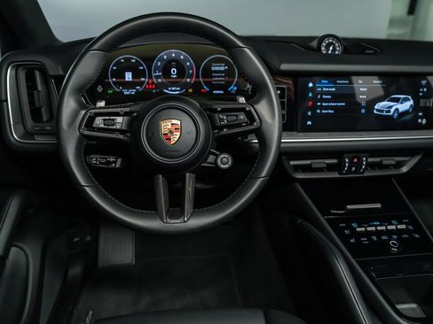 Used 2025 Porsche Cayenne AWD/4WD image 15