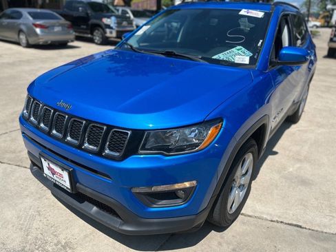 Used 2018 Jeep Compass Latitude FWD image 2