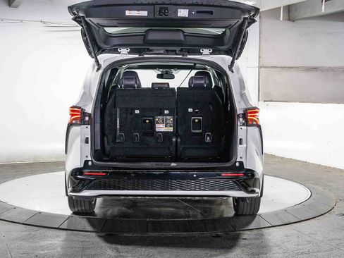 Certified 2024 Toyota Sienna XSE FWD image 27
