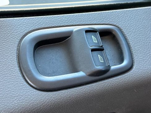 Used 2023 Ford Transit 350 XLT image 17