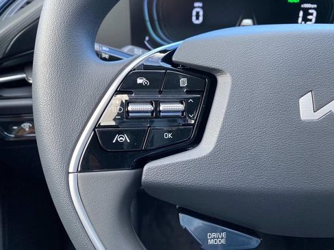 New 2025 Kia Niro LX image 12