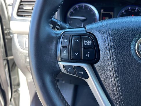 Used 2019 Toyota Highlander XLE image 17