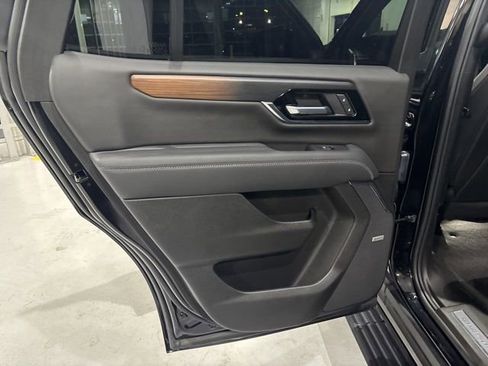 Used 2025 GMC Yukon Denali w/ Denali Reserve Package image 18