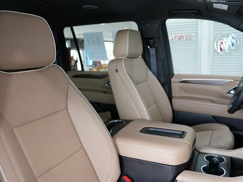 Used 2024 Chevrolet Suburban Premier image 26