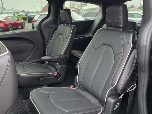 New 2026 Chrysler Pacifica Limited image 29