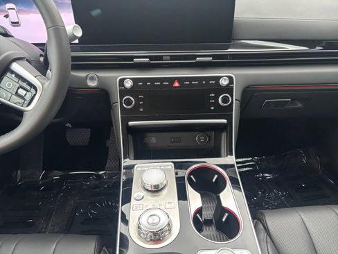 Used 2025 Genesis GV80 2.5T image 11