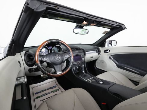 Used 2010 Mercedes-Benz SLK 350 image 12