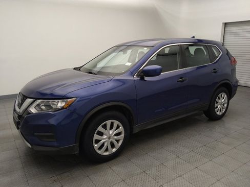 Used 2019 Nissan Rogue S image 2