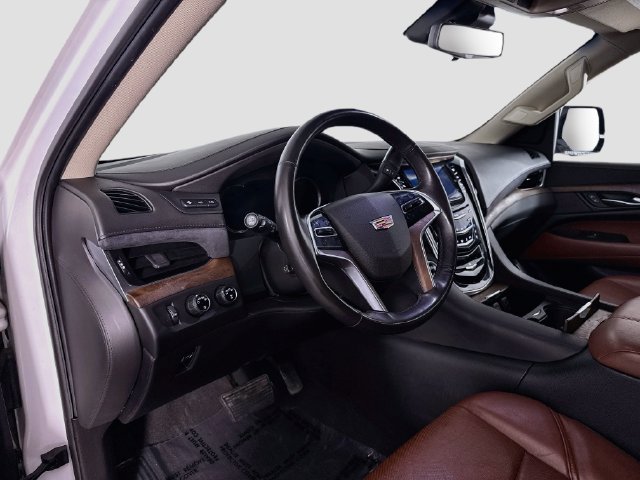 Used 2019 Cadillac Escalade Premium Luxury AWD/4WD image 22