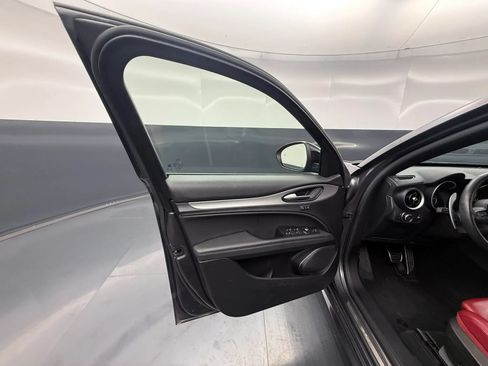 Used 2023 Alfa Romeo Stelvio Veloce AWD/4WD image 53