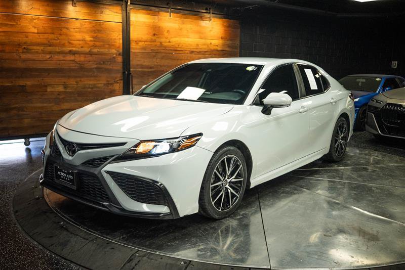 Used 2022 Toyota Camry SE FWD image 2