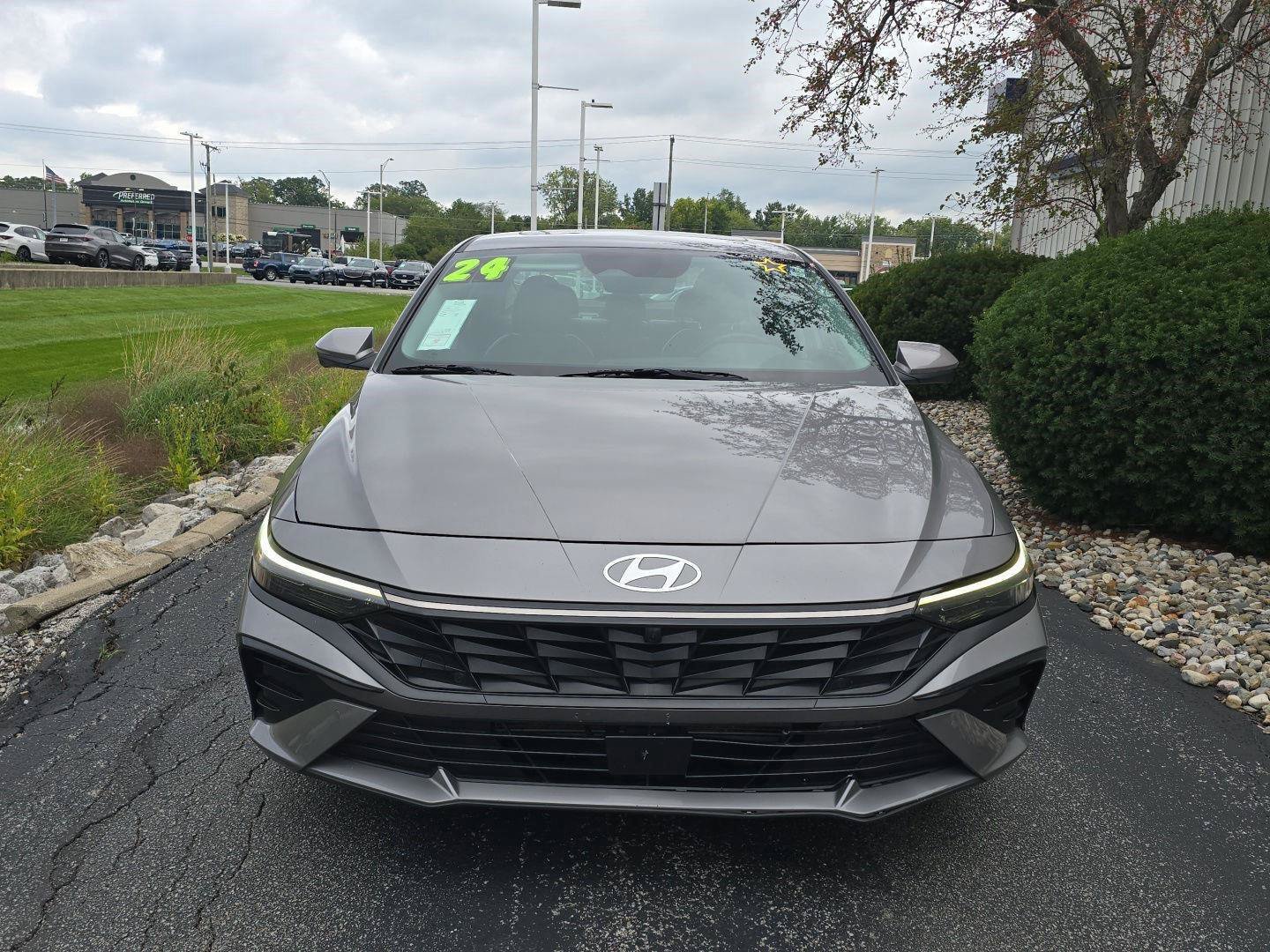 Used 2024 Hyundai Elantra Limited FWD image 2