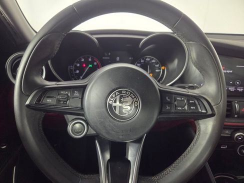 Used 2020 Alfa Romeo Giulia RWD image 14